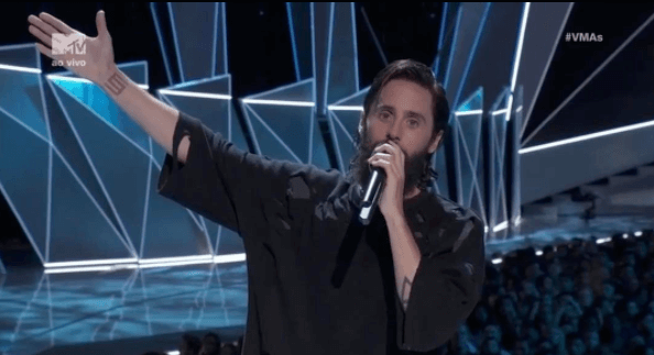 Emocionante homenaje de Jared Leto a Chester Bennington en los MTV VMA 2017 img